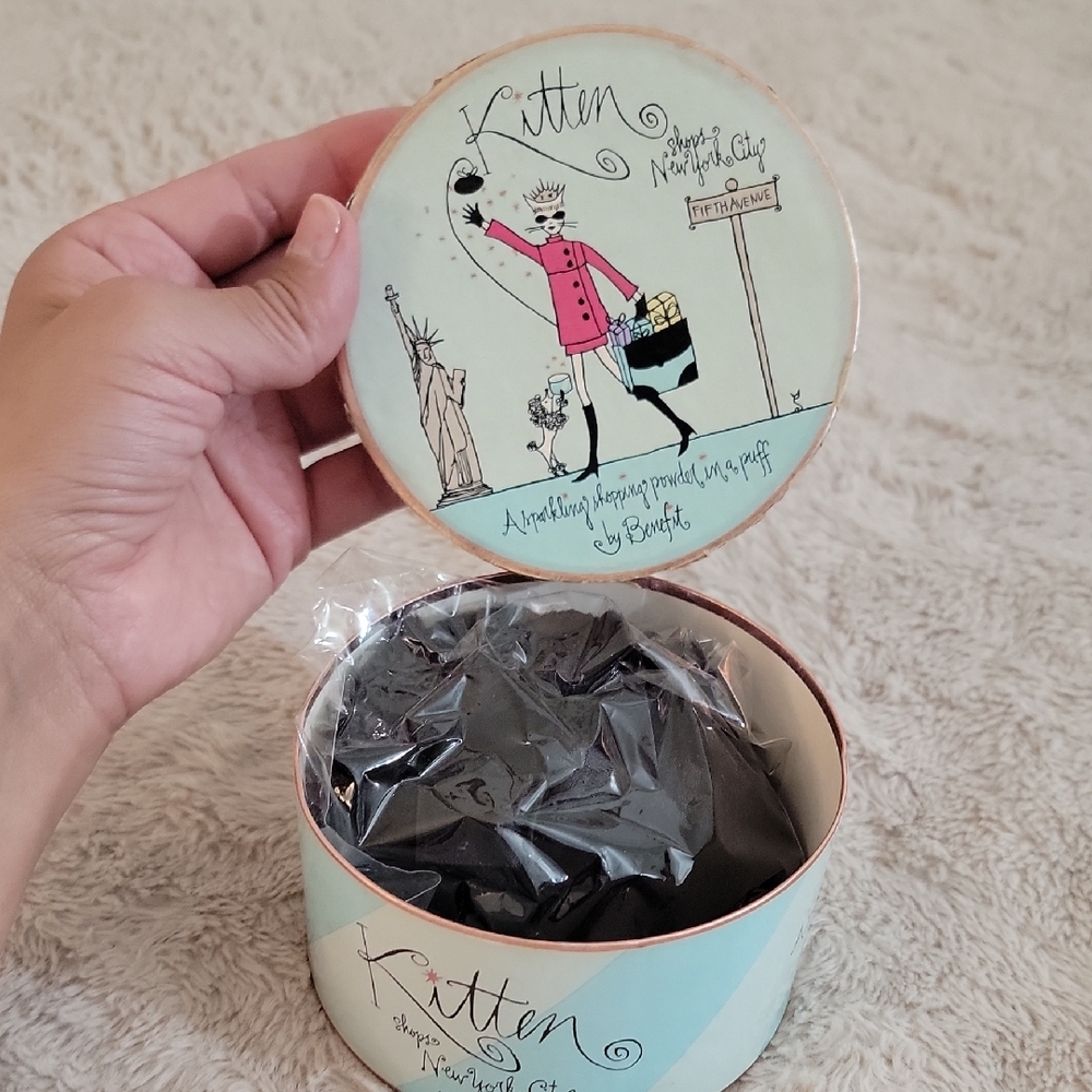 Benefit Kitten Shops New York City Sparking Powder Shimmer Pouf NEW- DAMAGED LID